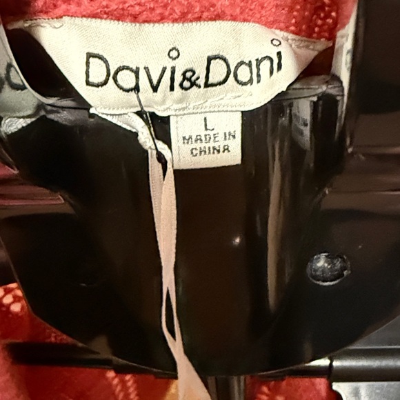 DAVI & DANI Women’s V-Neck oversized Sweater in Mauve, Cream, Blue, and Brown​ - Picture 4 of 8